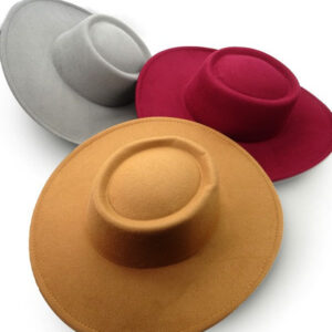 A VINTAGE CLASSIC BOATER HAT